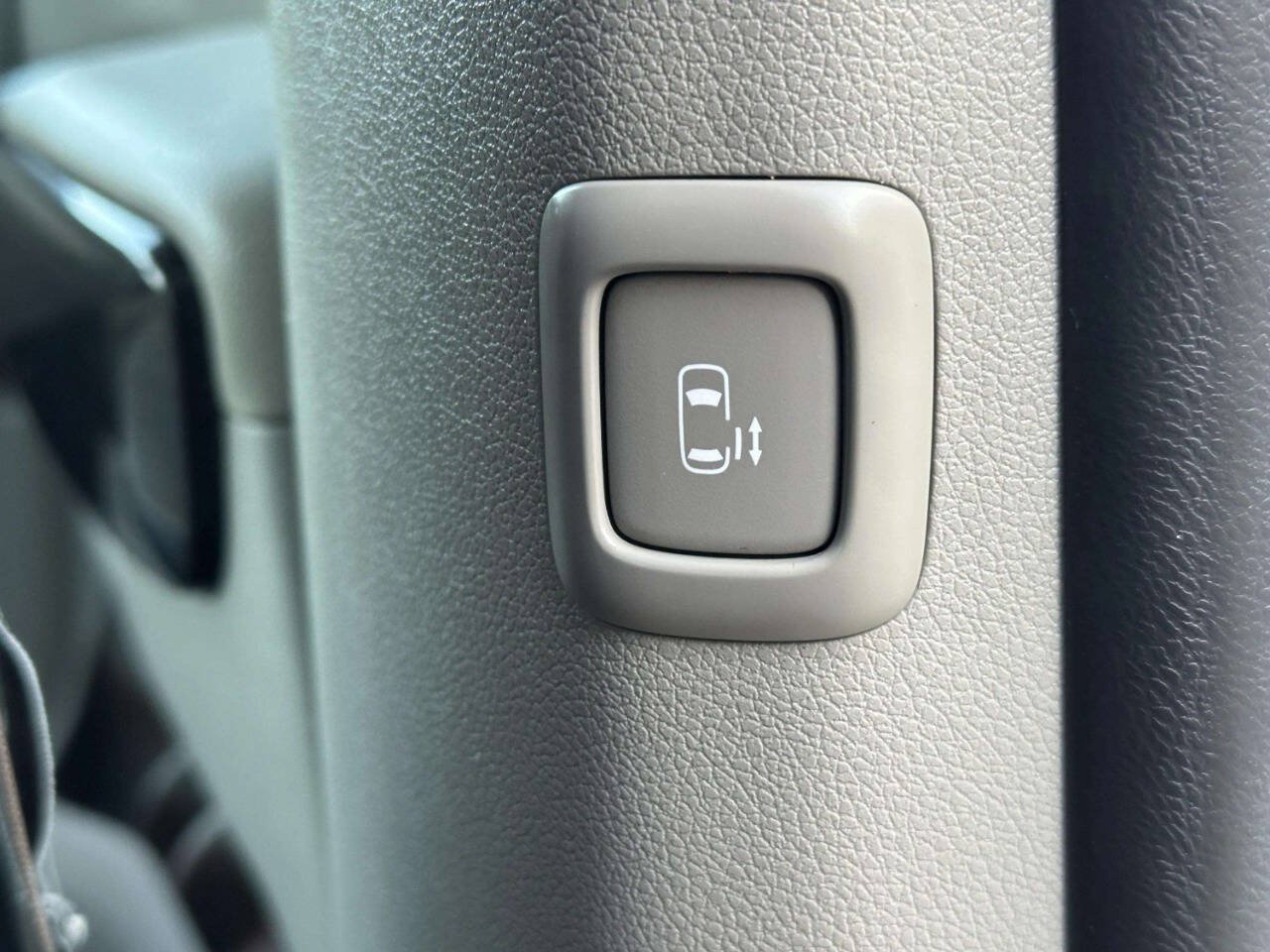 Used 2015 Kia Sedona EX FWD image 27