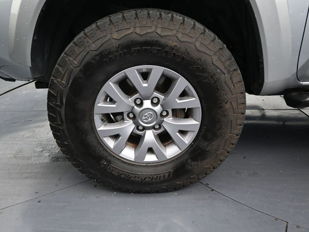 Used 2019 Toyota Tacoma SR5 w/ SR5 Appearance Package (SM) RWD image 9