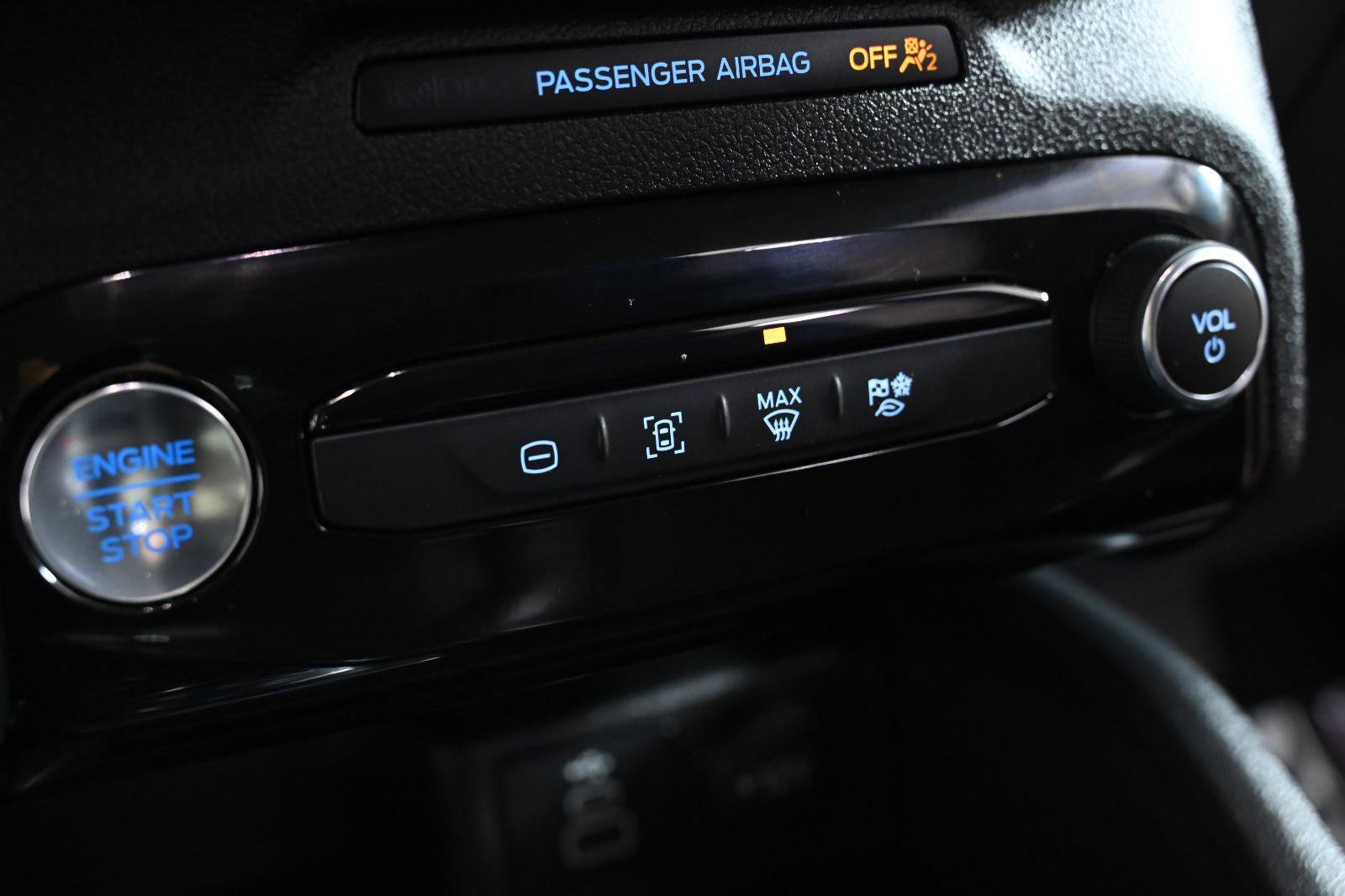 Used 2025 Ford Escape SE image 18