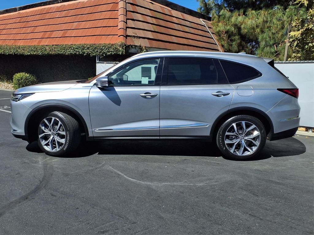 Used 2023 Acura MDX w/ Technology Package AWD/4WD image 4