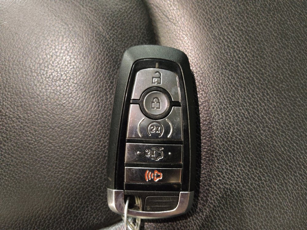 Used 2017 Ford Edge Titanium w/ Technology Package image 32