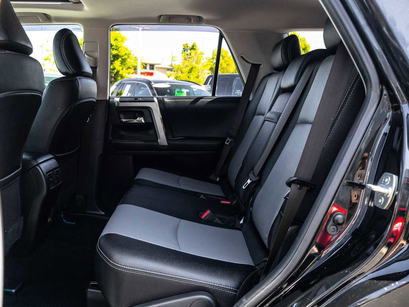 Used 2022 Toyota 4Runner SR5 Premium w/ Moonroof Package RWD image 29