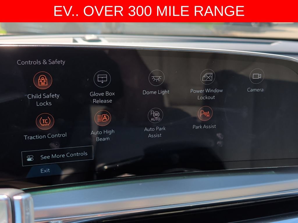 Used 2024 Cadillac Lyriq Luxury w/ LPO, Floor Liner Package AWD/4WD image 19