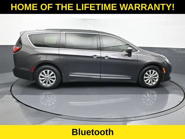 Used 2018 Chrysler Pacifica Touring-L Plus FWD image 7