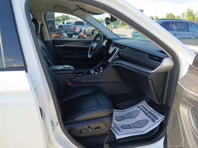 Used 2023 Jeep Grand Cherokee Limited AWD/4WD image 30