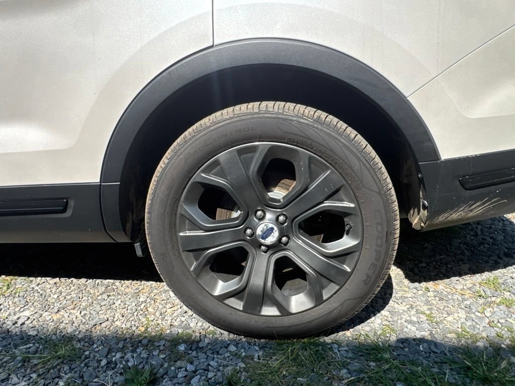 Used 2018 Ford Explorer Sport AWD/4WD image 2