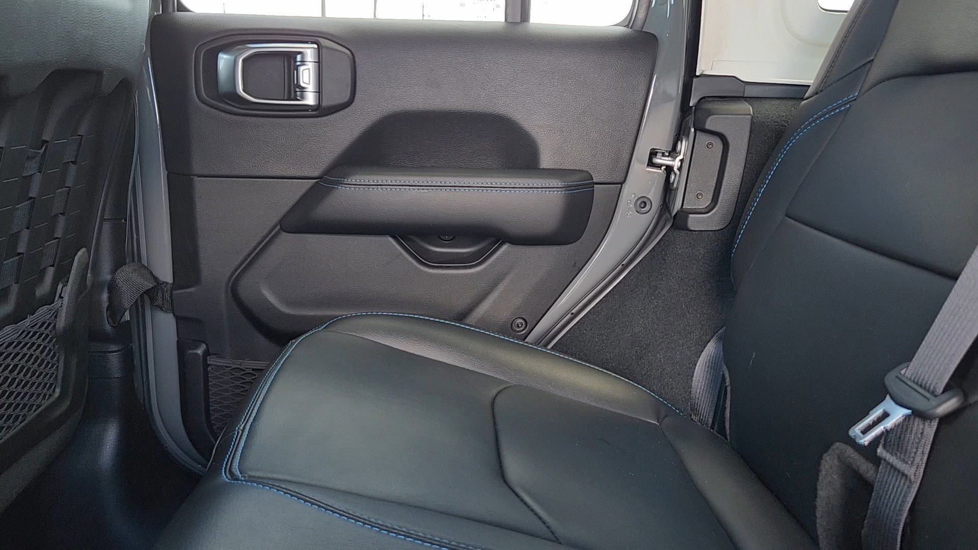 Used 2023 Jeep Wrangler Unlimited Rubicon 4xe w/ Steel Bumper Group image 16