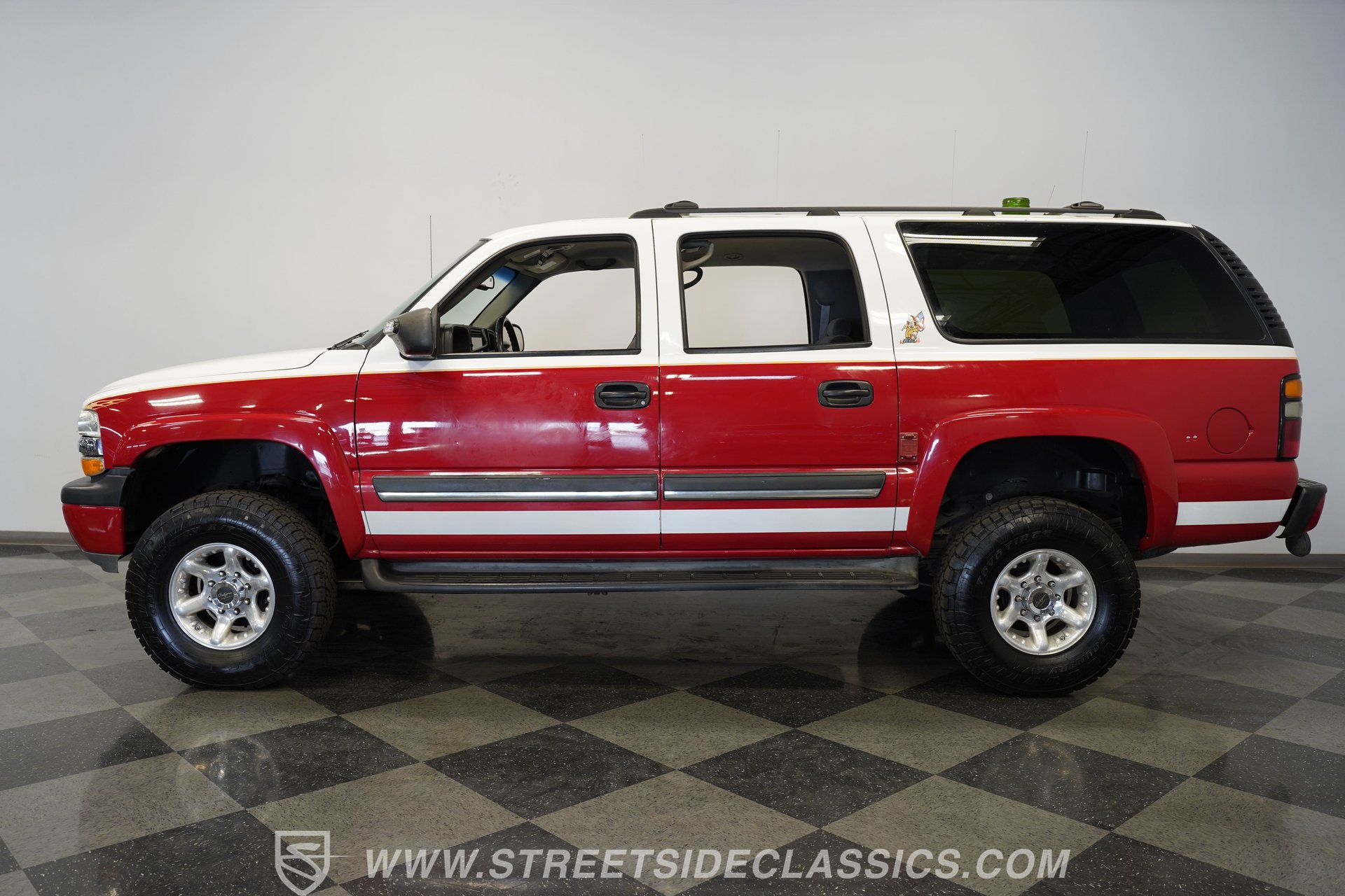 Used 2004 Chevrolet Suburban 2500 LS w/ Suspension Package, Autoride AWD/4WD image 8