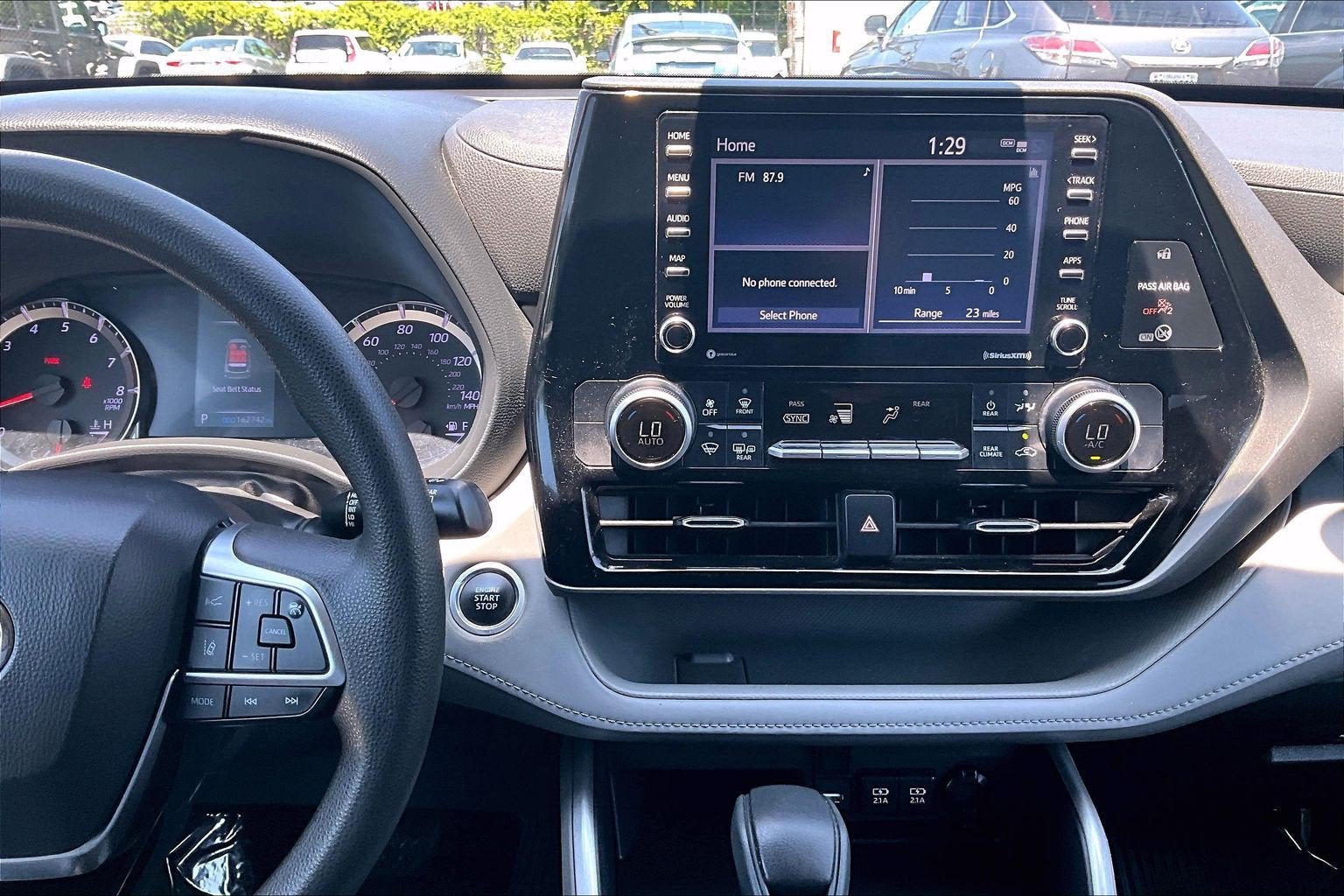 Used 2021 Toyota Highlander L AWD/4WD image 6