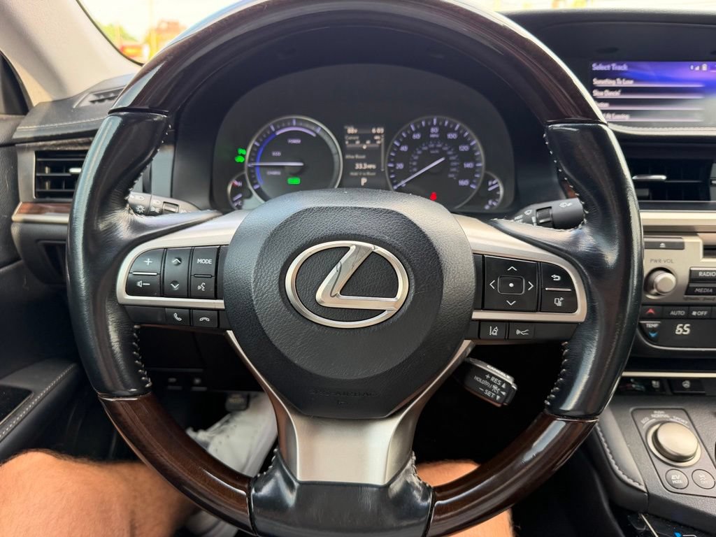 Used 2017 Lexus ES 300h w/ Navigation System Package FWD image 15