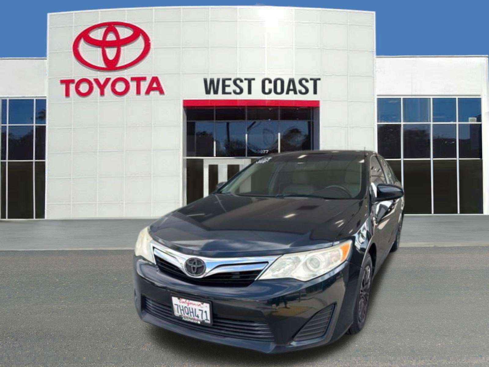 Used 2014 Toyota Camry LE FWD image 1