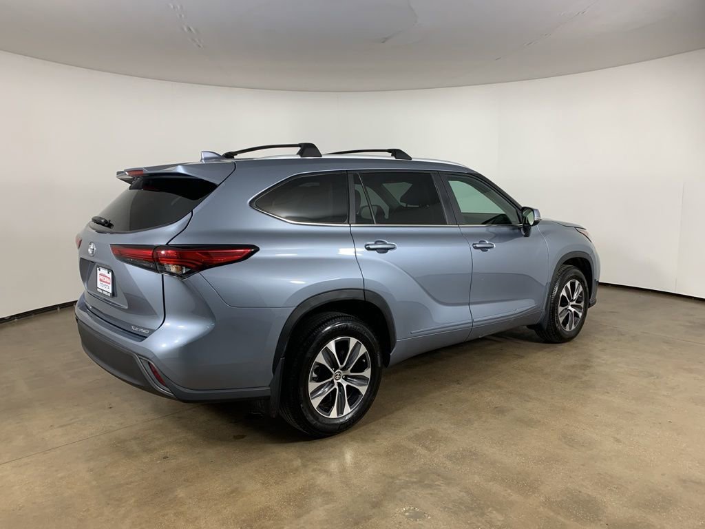 Used 2023 Toyota Highlander XLE image 8