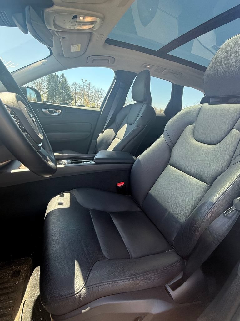 Used 2024 Volvo XC60 B5 Plus w/ Protection Package Premier AWD/4WD image 7