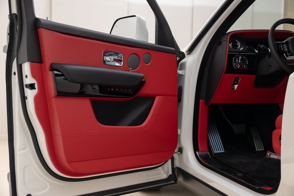 Used 2023 Rolls-Royce Cullinan image 19