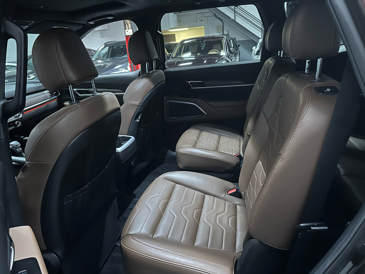 Used 2020 Kia Telluride SX w/ SX Prestige Package image 16