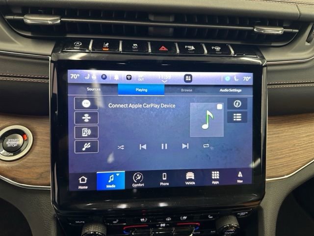 Used 2024 Jeep Grand Cherokee Summit w/ Luxury Tech Group V image 18