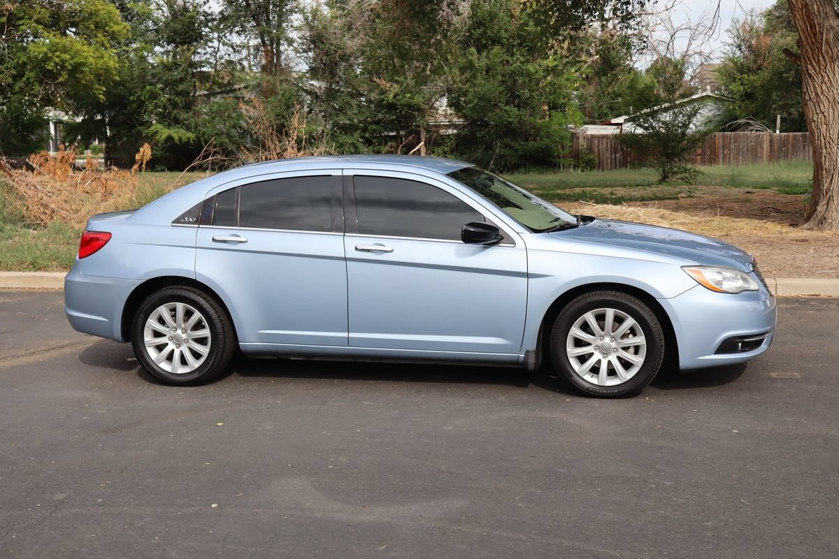 Used 2014 Chrysler 200 Limited FWD image 3