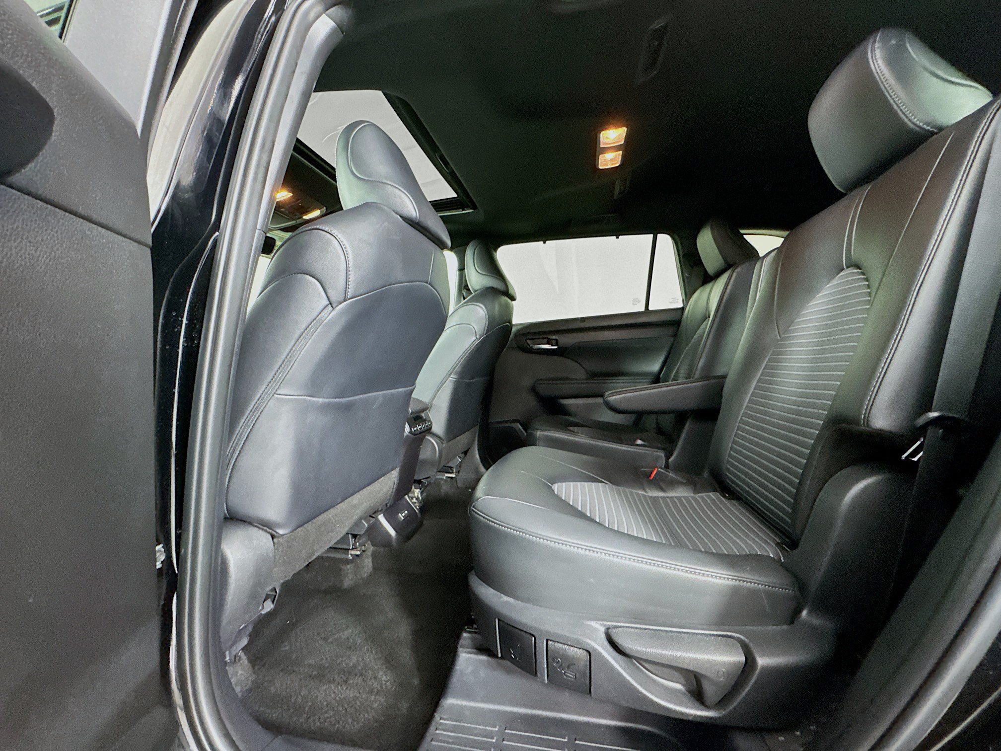 Certified 2025 Toyota Highlander XSE AWD/4WD image 24