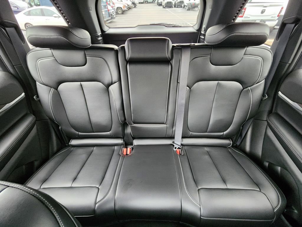 New 2025 Jeep Grand Cherokee Limited w/ Black Appearance Package image 29