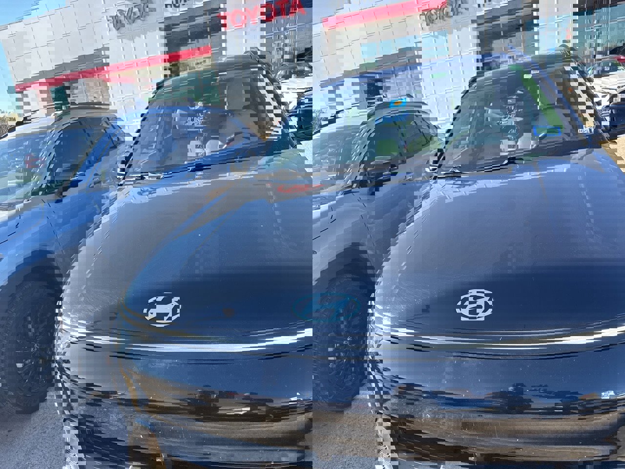 Used 2024 Hyundai Kona Limited image 2