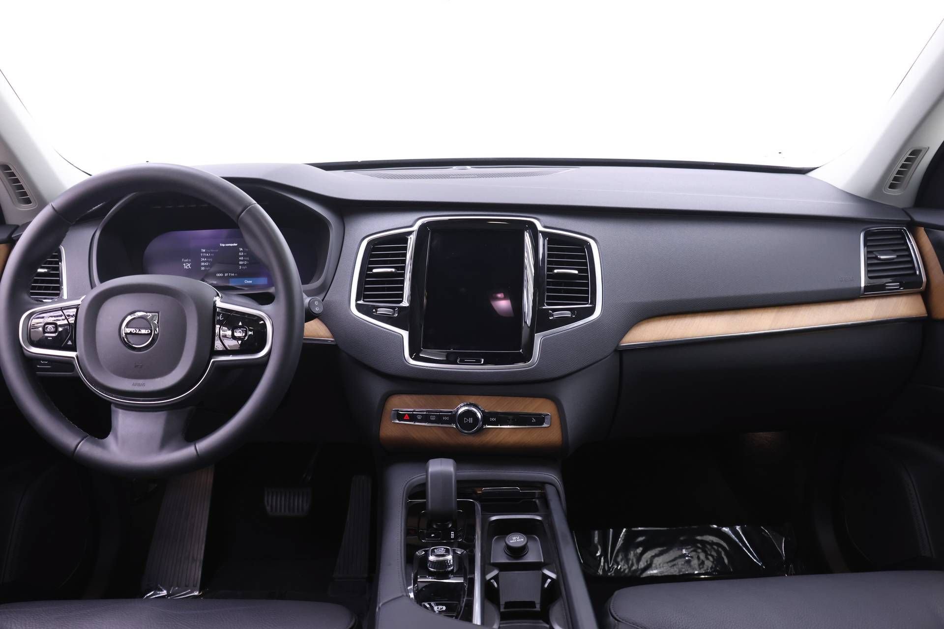 Certified 2024 Volvo XC90 B6 Plus AWD/4WD image 8