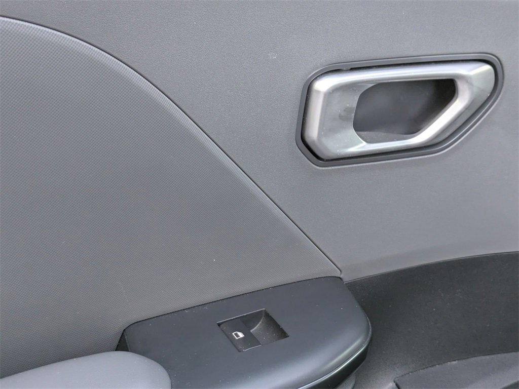 Used 2025 Kia K4 LXS image 25