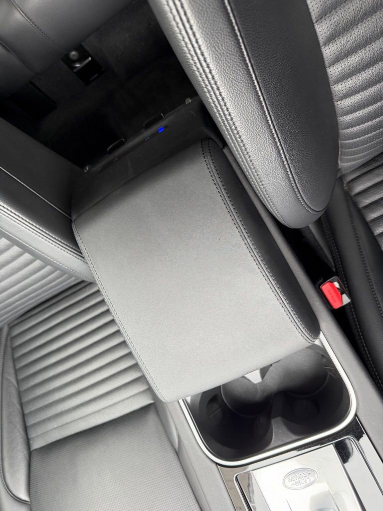 Used 2023 Land Rover Discovery Sport SE image 27