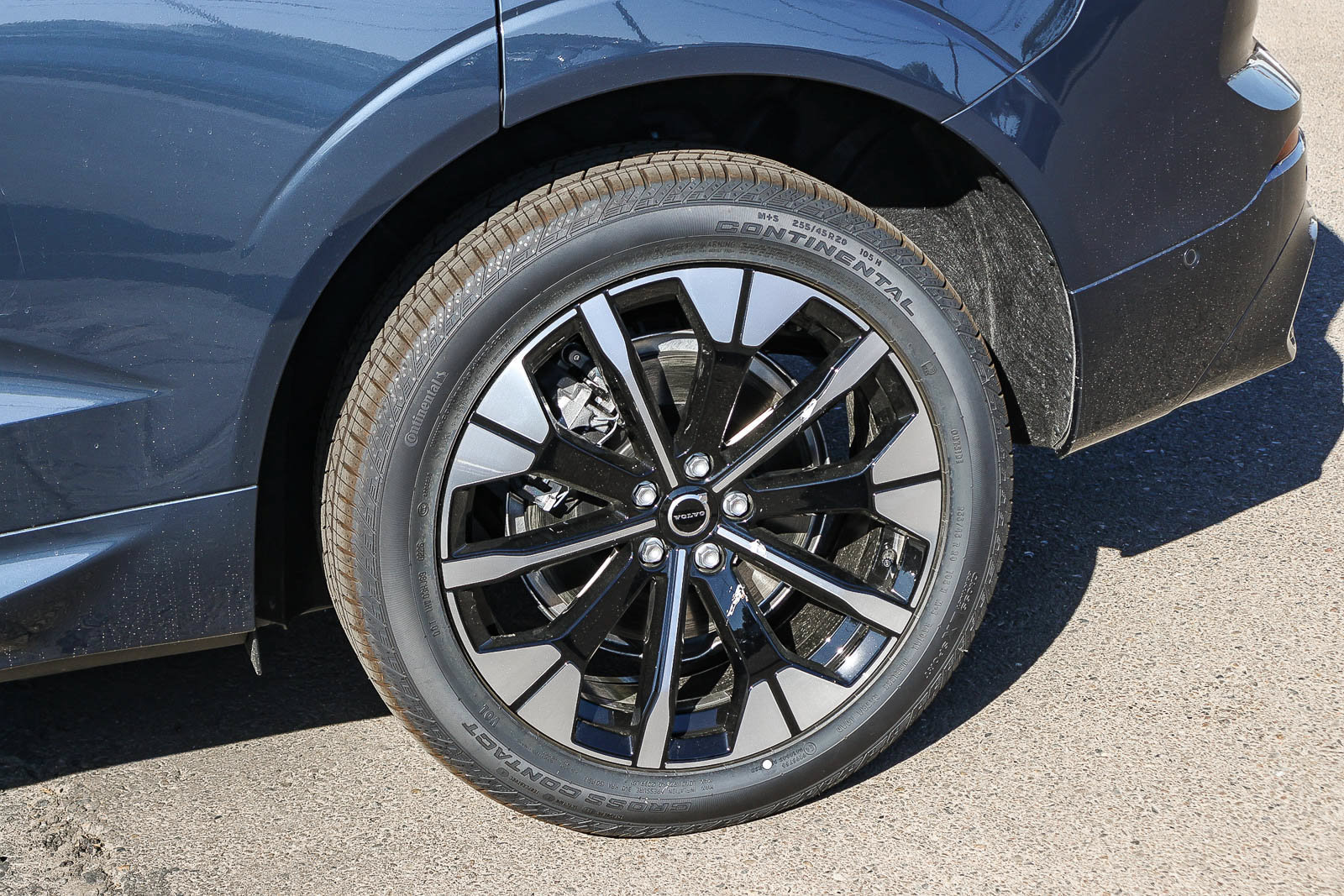 New 2026 Volvo XC60 T8 Plus w/ Climate Package AWD/4WD image 10