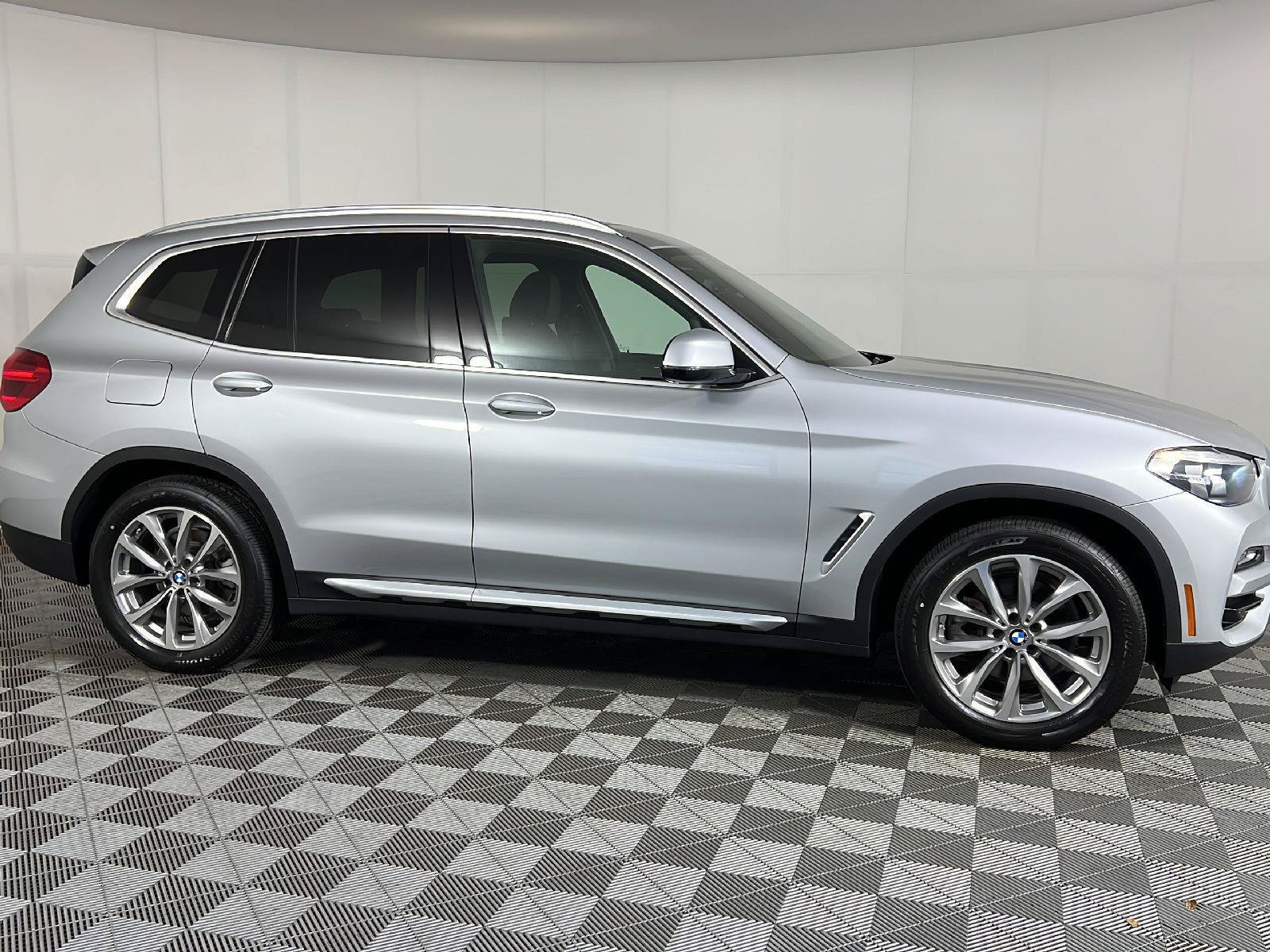 Used 2019 BMW X3 xDrive30i w/ Driving Assistance Package AWD/4WD image 3