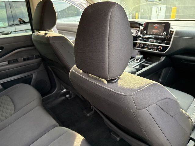 Used 2022 Nissan Pathfinder S image 30