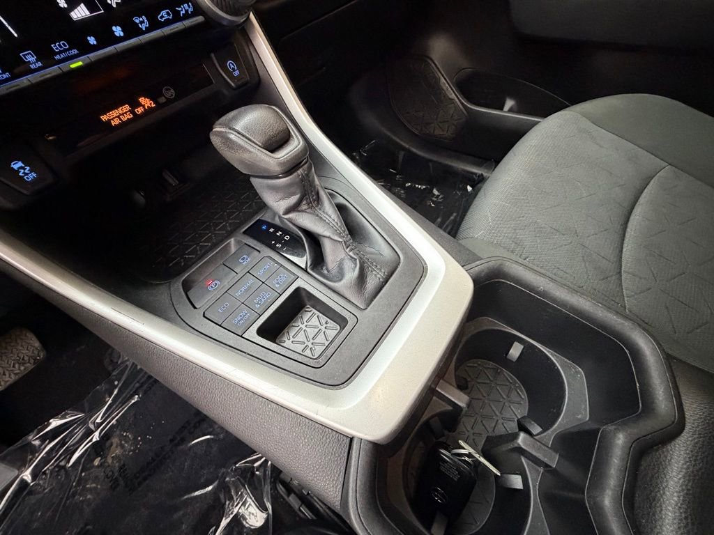 Used 2022 Toyota RAV4 XLE image 19