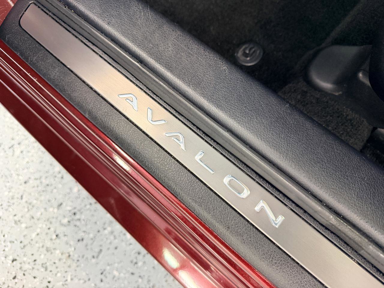 Used 2015 Toyota Avalon Limited FWD image 16