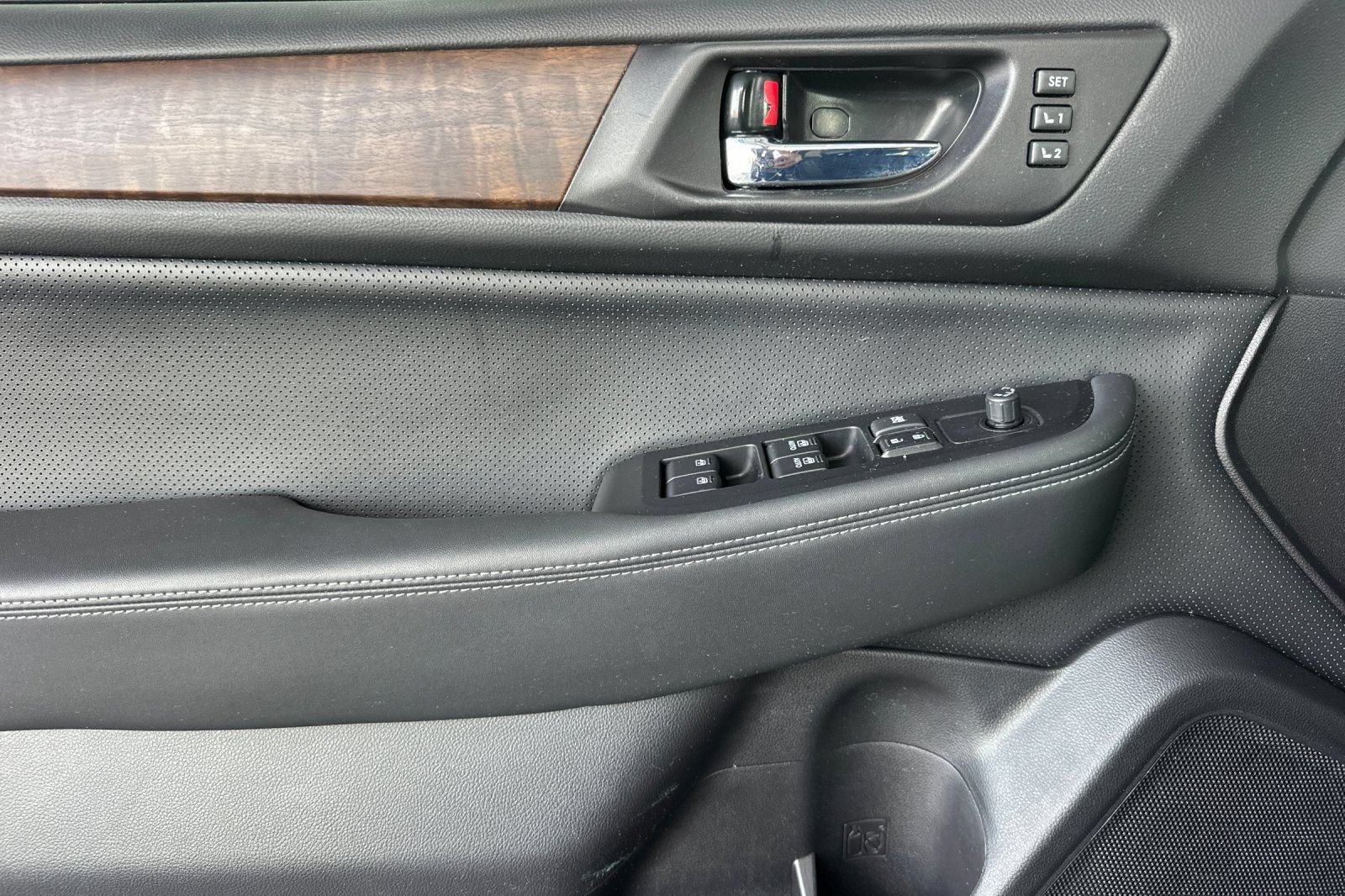 Used 2017 Subaru Outback 3.6R Limited AWD/4WD image 12
