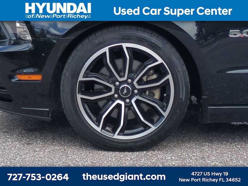 Used 2013 Ford Mustang GT Premium w/ Security Pkg RWD image 10
