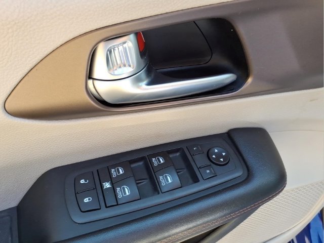 Used 2018 Chrysler Pacifica Touring-L Plus FWD image 16