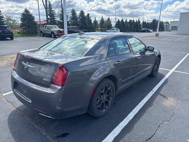 Used 2019 Chrysler 300 Touring w/ Sport Appearance Package AWD/4WD image 4