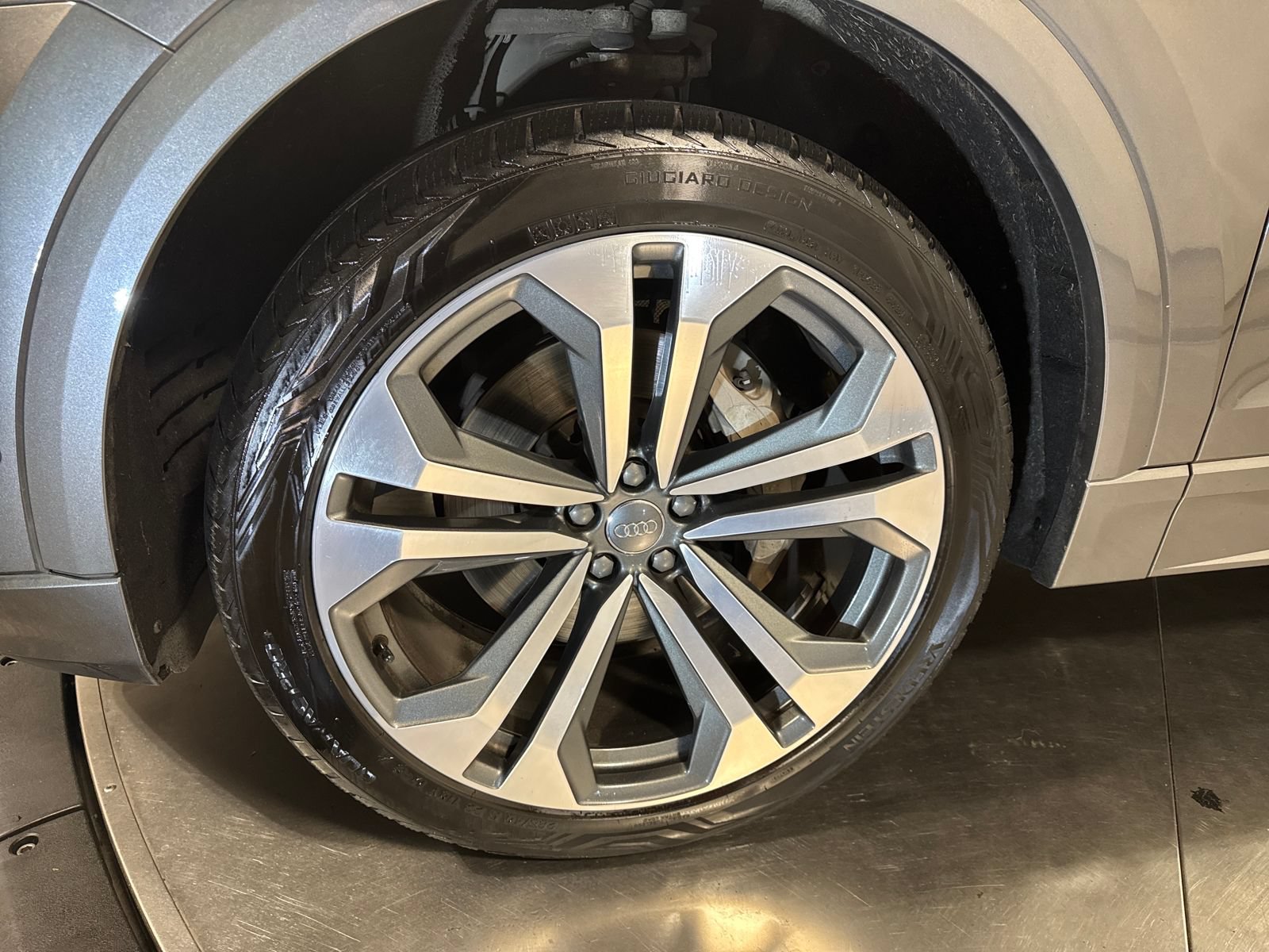 Used 2020 Audi Q8 Prestige w/ Prestige Package AWD/4WD image 2
