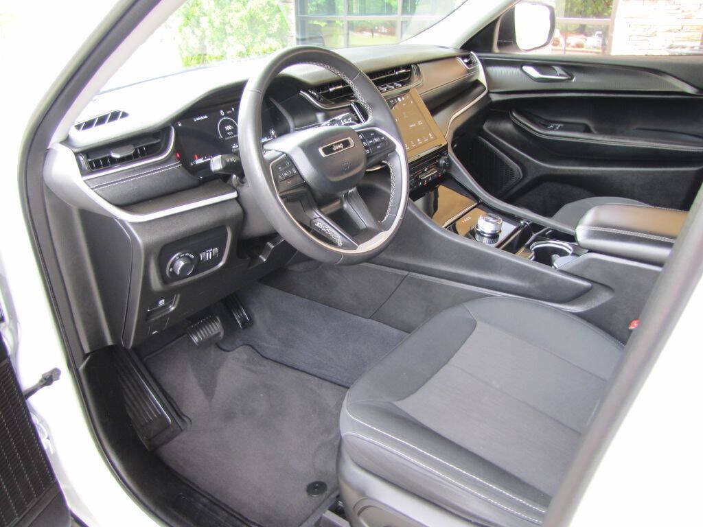 Used 2023 Jeep Grand Cherokee L Laredo RWD image 13