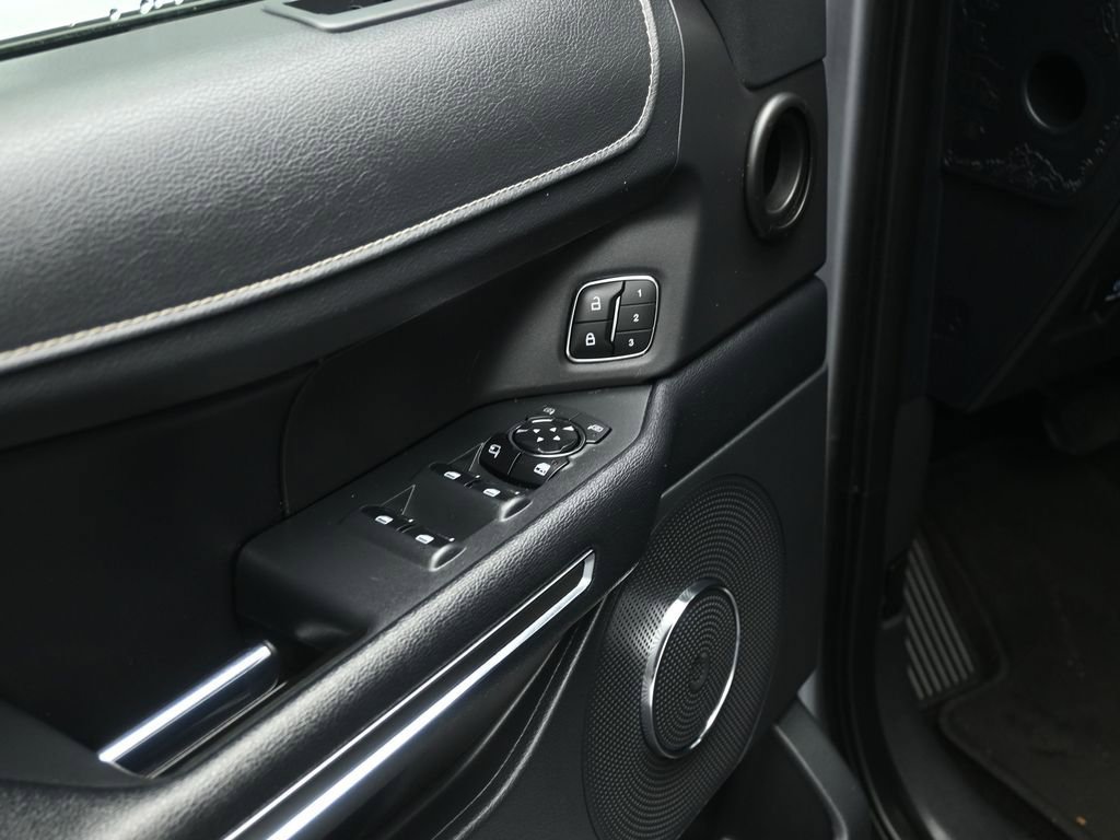 Used 2023 Ford Expedition Max XLT image 10