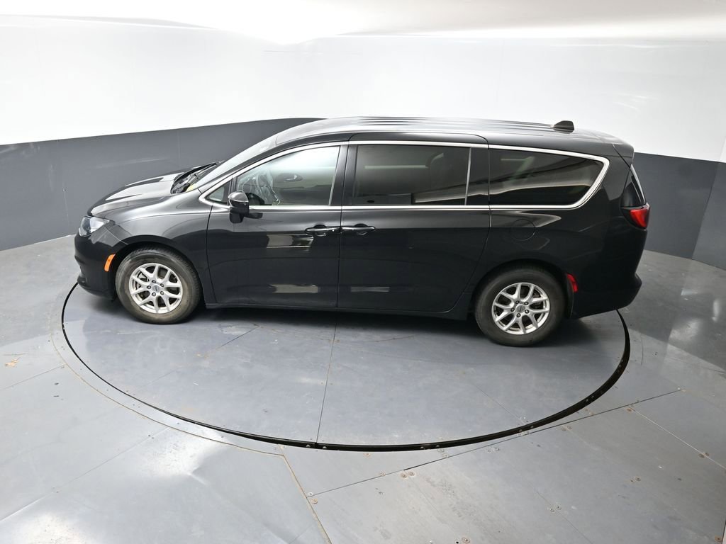 Used 2023 Chrysler Voyager LX FWD image 45