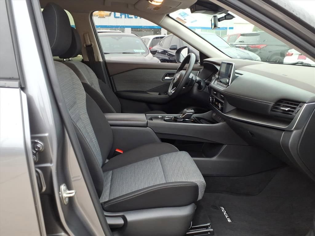 Used 2023 Nissan Rogue SV image 17