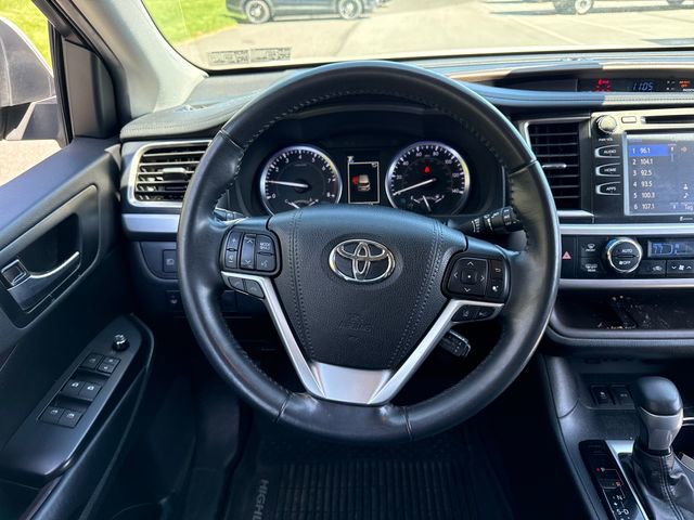 Used 2019 Toyota Highlander XLE AWD/4WD image 20