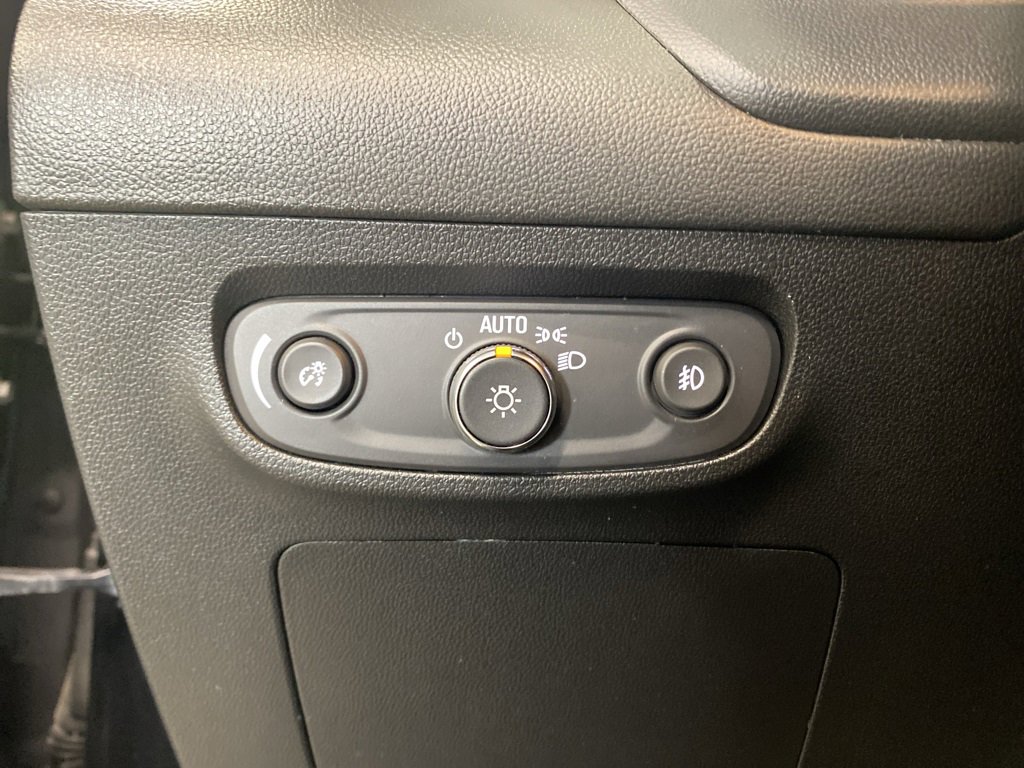 Used 2021 Buick Encore GX Essence w/ Experience Buick Package image 25