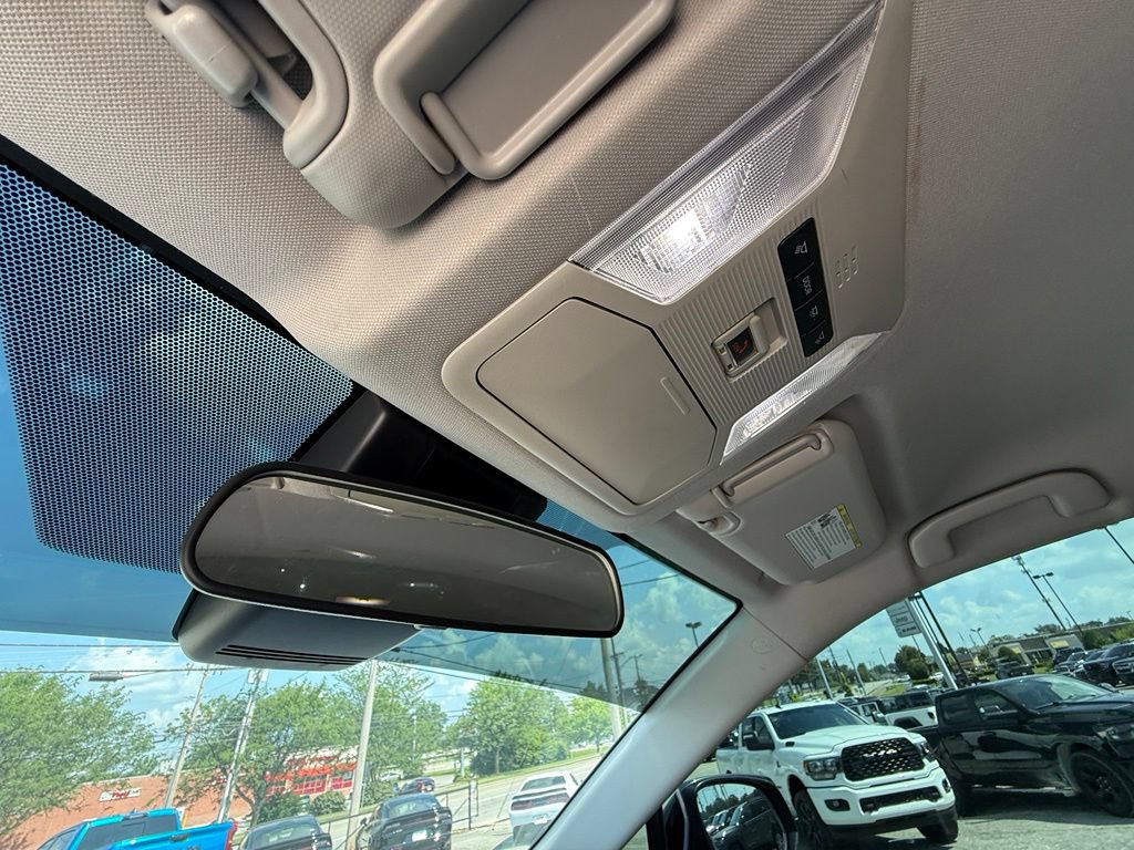 Used 2022 Toyota RAV4 XLE AWD/4WD image 23
