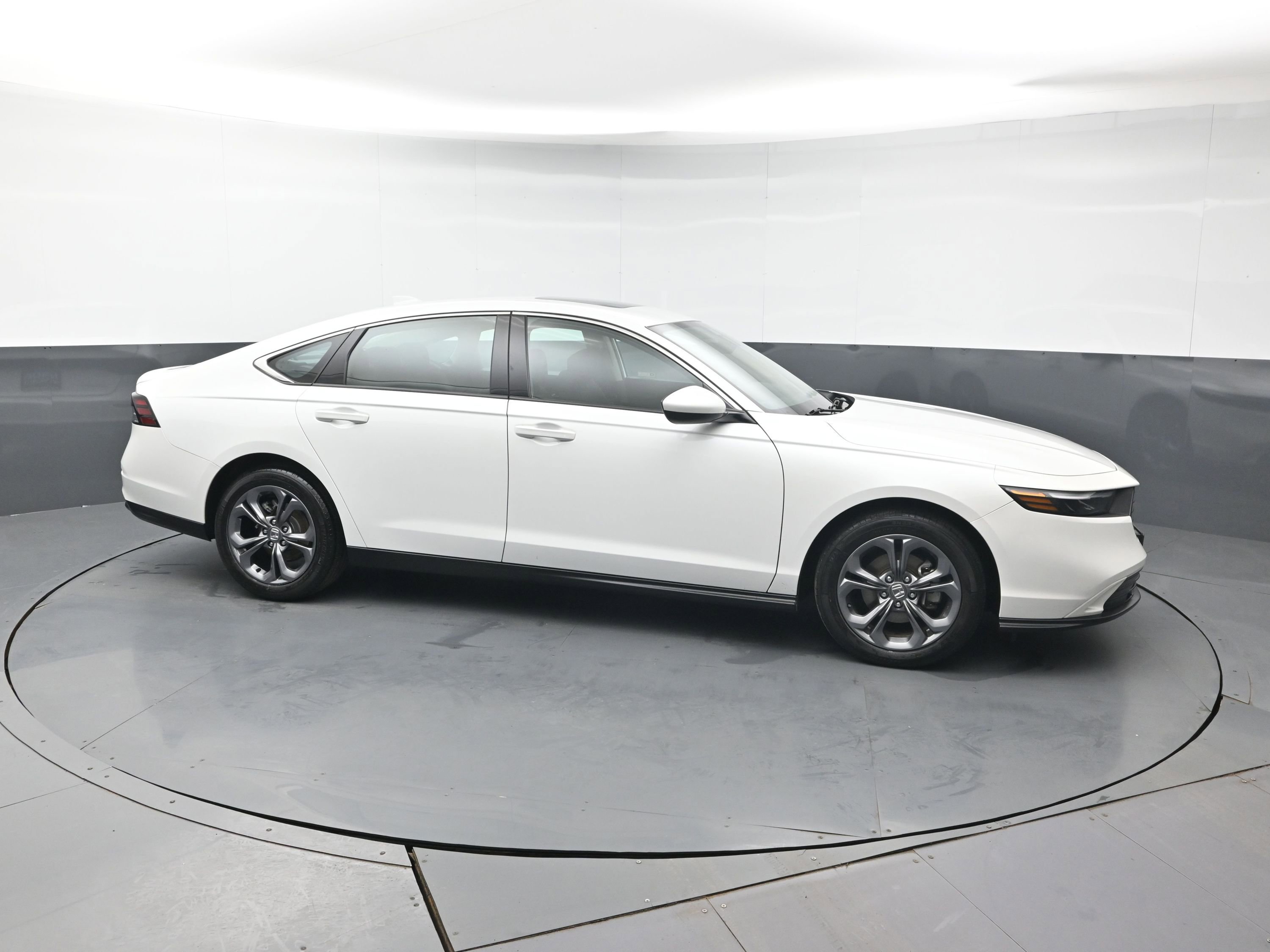 Certified 2023 Honda Accord EX image 3