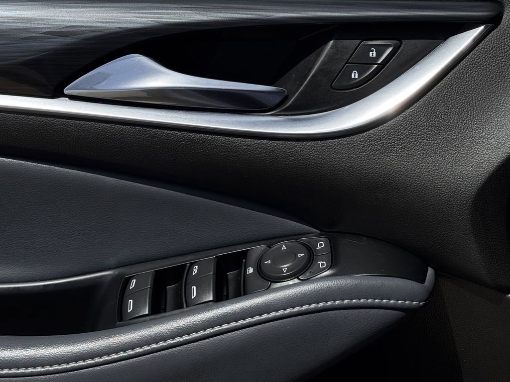 Used 2024 Buick Enclave Essence image 22