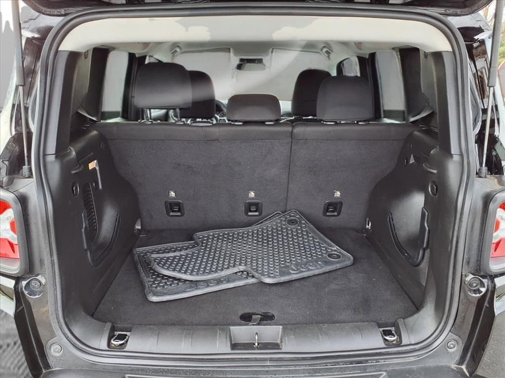 Used 2023 Jeep Renegade Latitude image 22