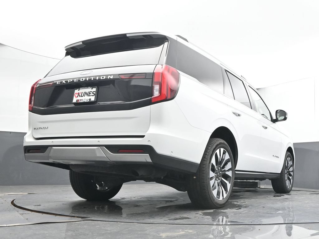 Used 2025 Ford Expedition Platinum w/ Driver's Package AWD/4WD image 29