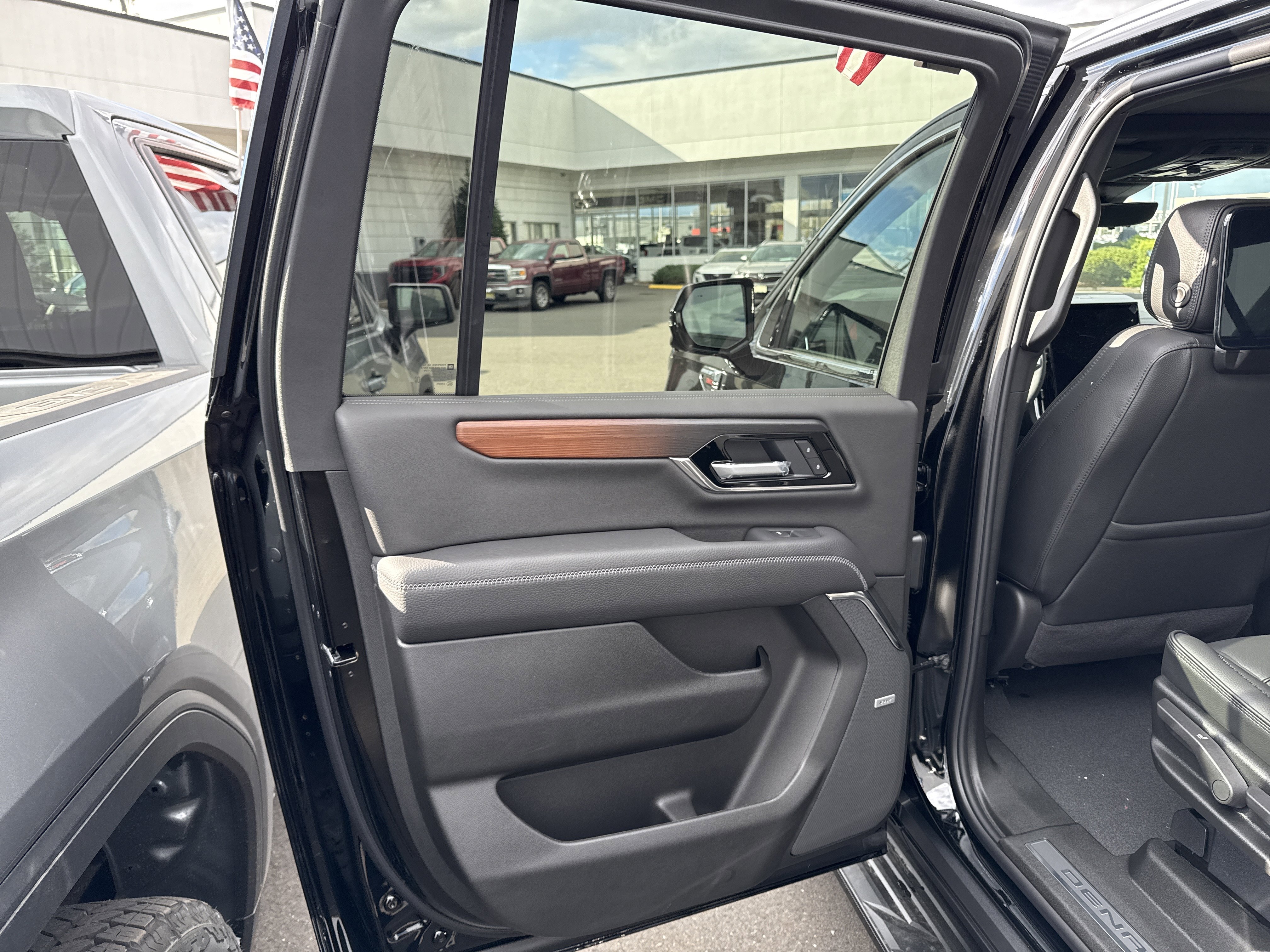 New 2026 GMC Yukon XL Denali image 21