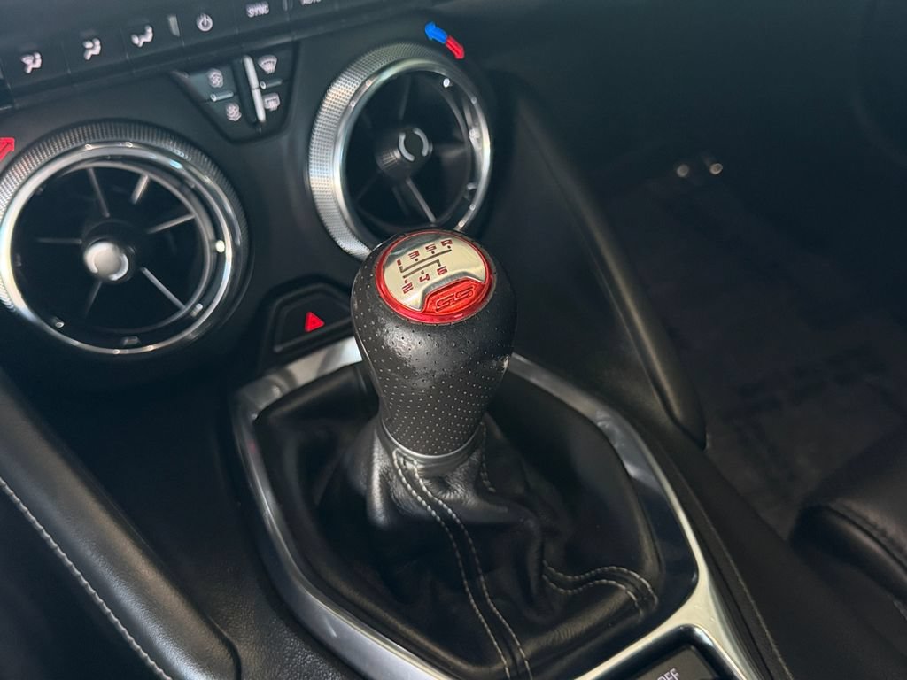 Used 2020 Chevrolet Camaro SS RWD image 15
